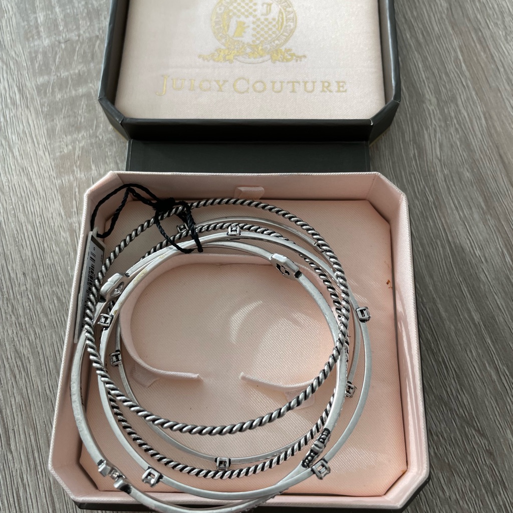 Nwt Juicy Couture Bracelet Set 20$